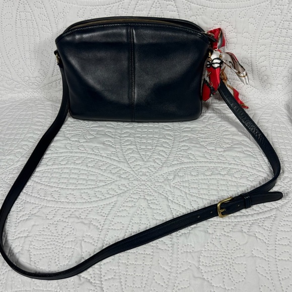 Coach Handbags - Vintage Coach Anderson 9976 in Navy Blue